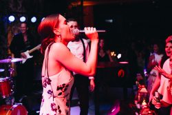 Live music entertainment Live music entertainment